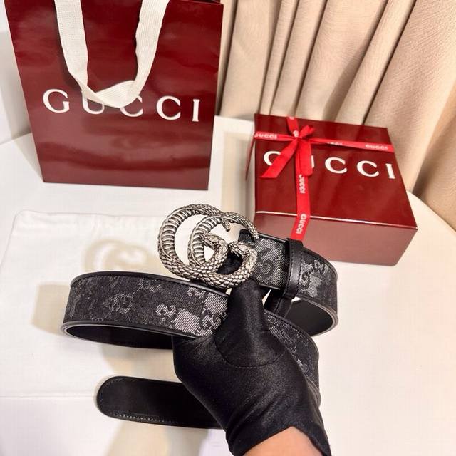 Gucci's new Gg Marmont collection features a camouflage marble pattern on Gg ca