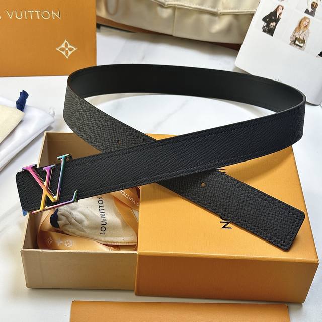 P: DDD L's latest version of the donkey brand belt, 40mm wide, with a hand-rubbe