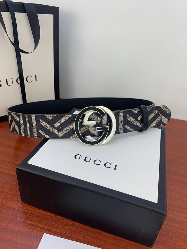 Width 4.0 cm Gucci Supreme premium canvas belt with Interlocking G insert, natu