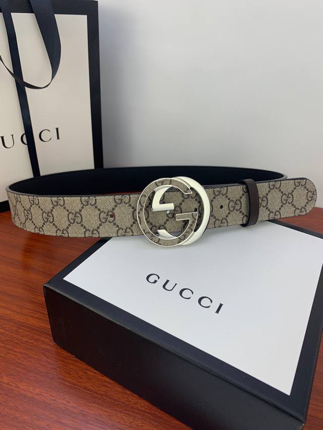 Width 4.0 cm Gucci Supreme premium canvas belt with Interlocking G inserts, nat