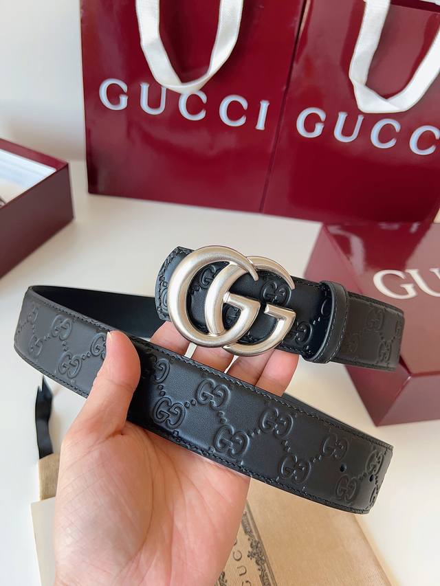 This eye-catching men's belt from Gucci's 2026 Resort collection features a buc
