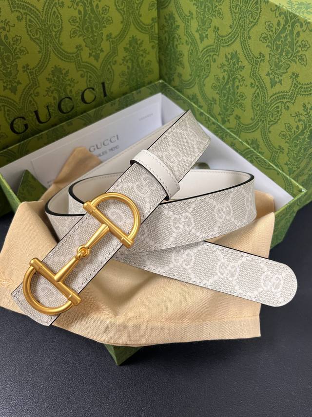 The 2025 Fall/Winter collection reinterprets the distinctive Gg Marmont series.