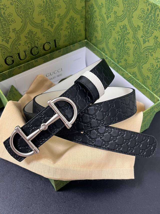 The 2025 Fall/Winter collection reinterprets the distinctive Gg Marmont series.