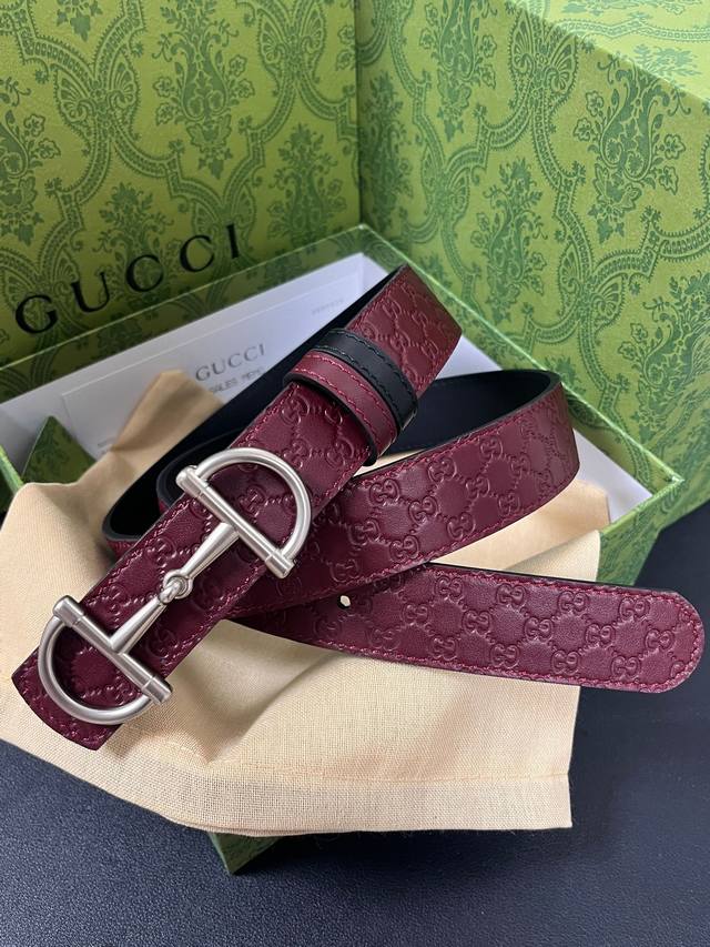 The 2025 Fall/Winter collection reinterprets the distinctive Gg Marmont series.