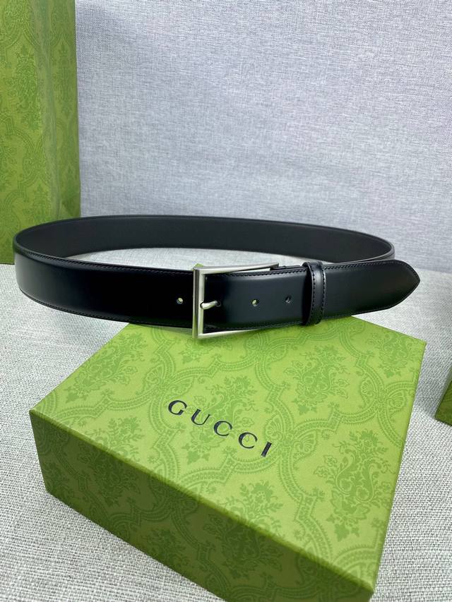 Width 4.0cm. Gucci interlocking double G strap with original single steel buckl
