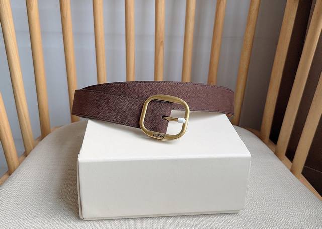 Loewe's latest belt, the same style as the one sold in boutiques, is made of veg