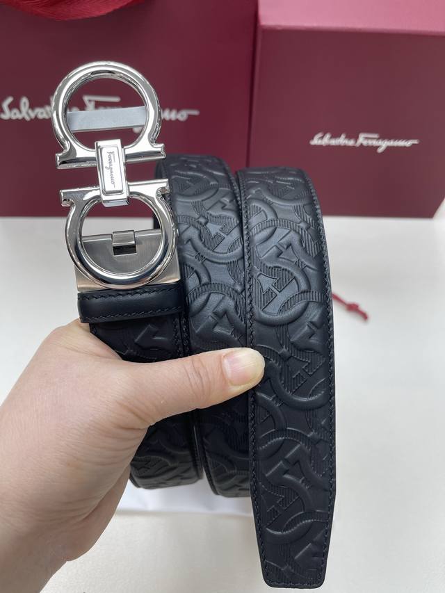 Fila double-sided imported calfskin, with a delicate and soft feel. Paired with