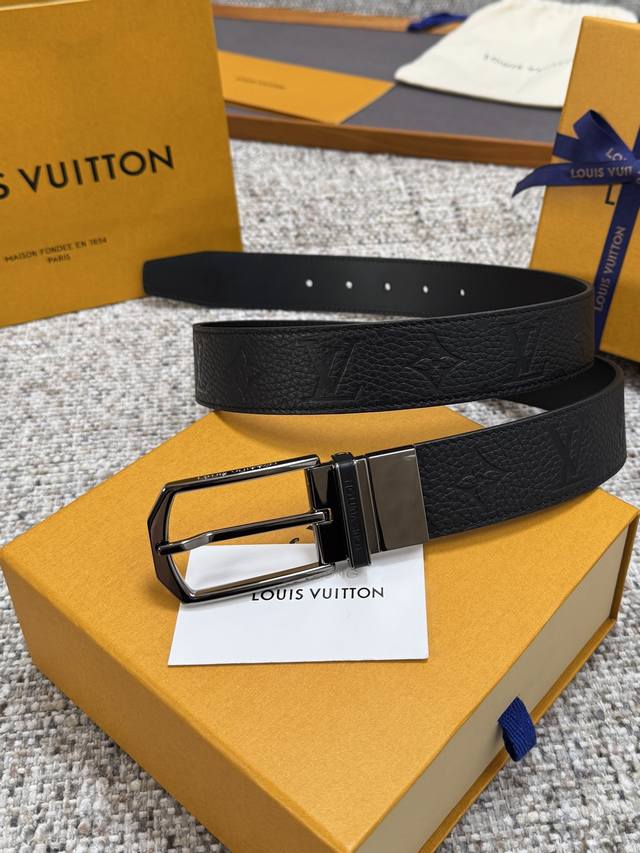 Louis Vuitton LV belt with pebbled embossed pattern, reversible design, original