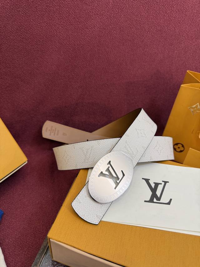 Lv Men's New Belt, 4cm Width. Custom canvas fabric with a brand new pattern effe