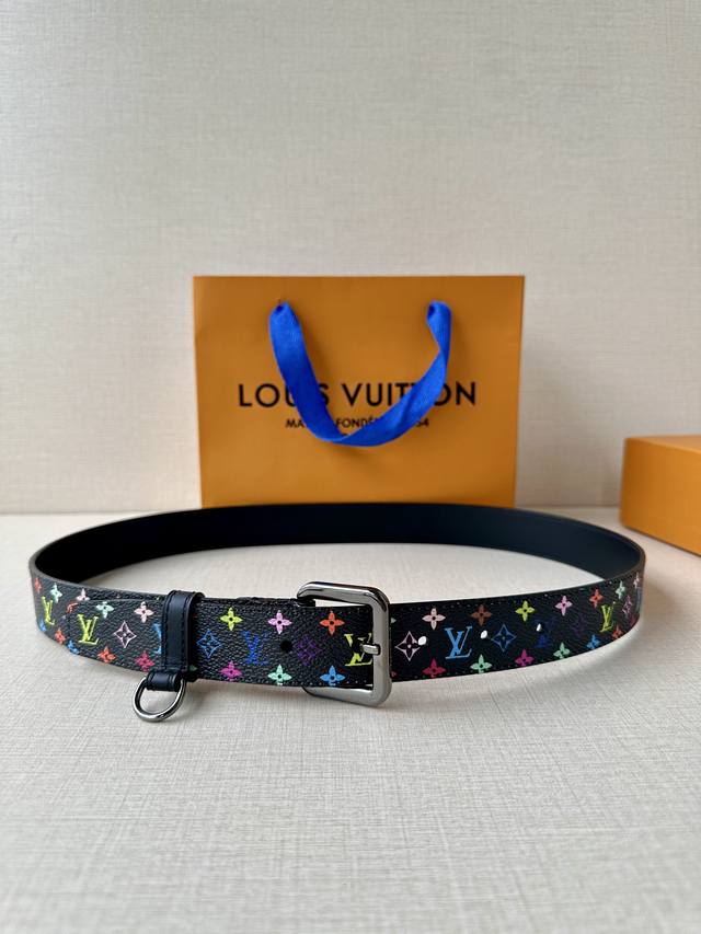 3.0cm wide L-shaped women's leather belt with brass buckle, made from select It