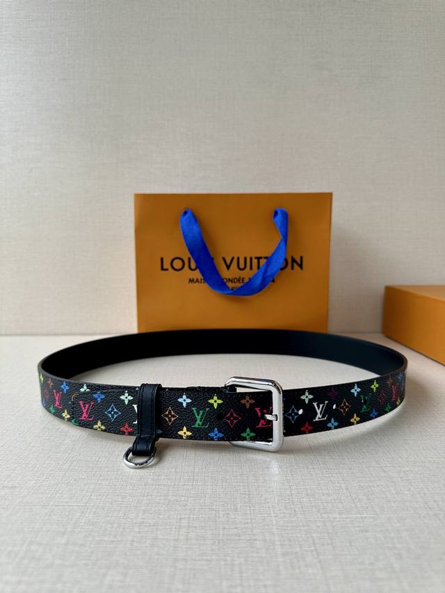 3.0cm wide L-shaped women's leather belt with brass buckle, made from select It