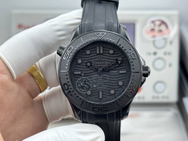 全新力作匠心传承007-Seamaster Diver M 独家定制版本！ DDD 市场唯一对版版本，后盖对版，精磨网带，头粒与原版一致！细节到位！ DDD 表