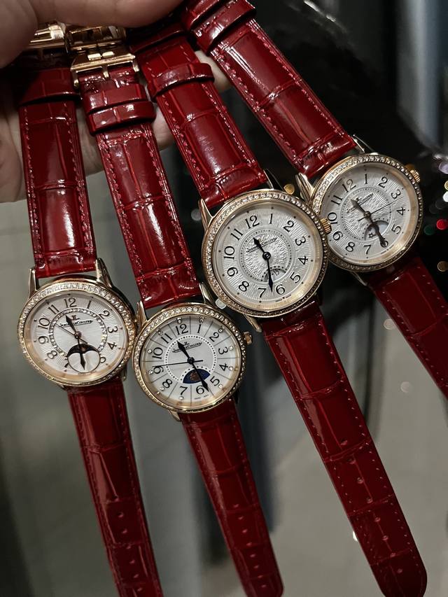 新年红积家约会女表，女人的三大梦想一，新的一年一定要大红大紫呀 DDD 积家约会系列高品质女表，日月星辰显示，进口石英机芯，原装折叠扣 精钢表带，尺寸宽33Mm