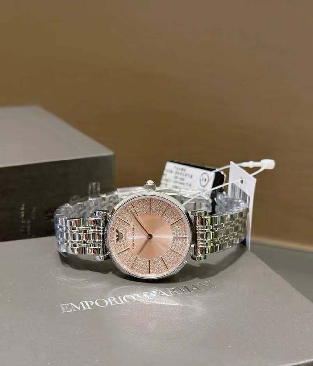 Emporio Armani阿玛尼 满天星系列 腕表 石英机芯 不锈钢表带 32Mm 粉色表盘 女表 30米防水 DDD