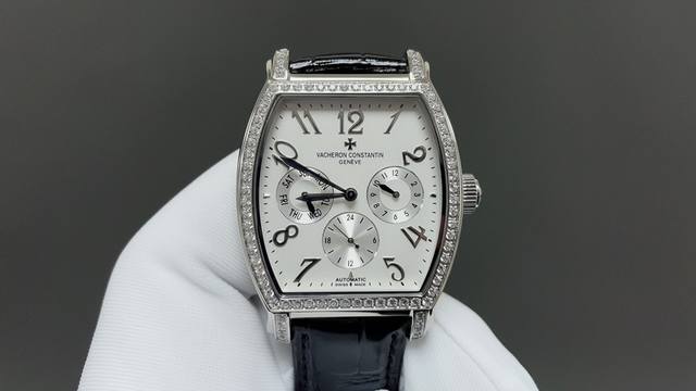 白钻 金钻 江诗丹顿马尔他系列酒桶腕表火爆登场，全新复杂日月星辰多功能腕表 汇集月份 星期 日期 动能显示于一身 原版复刻1：1．马尔他系列作为江诗最具代表性的