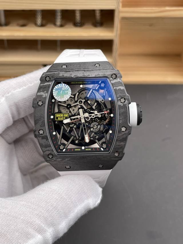 Zf 理查德Rm 2 碳纤维红圈V7版 49.94X44.5Mm Rmal1机芯 白鲨鱼 DDD