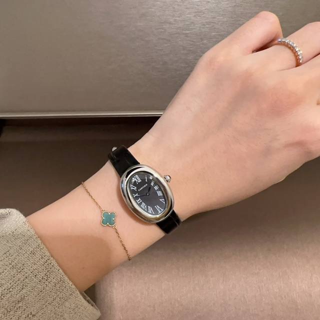 金570Cartier 卡地亚 Baignoire浴缸系列腕表，女神值得推荐的一款腕表！ DDD 1典雅欧风浴缸形状，完美演绎卡地亚的经典美学，涌现腕表设计的焕