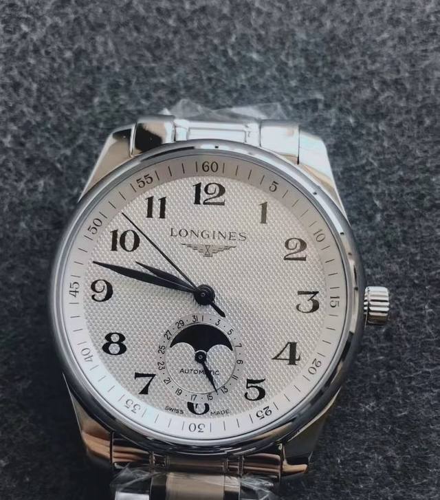 Longines浪琴 名匠系列 自动机械机芯 四针月相 男表 瑞表 40Mm 银色表盘 精钢表壳 精钢表带 DDD