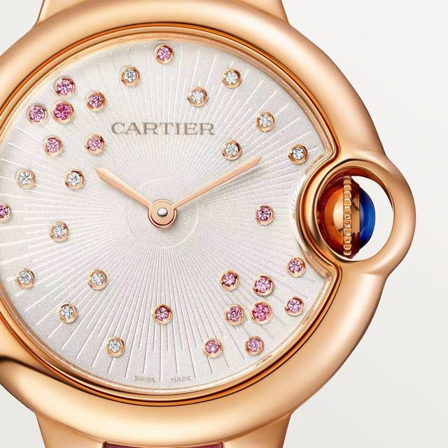 钻 Tw卡地亚蓝气球V12版本，33机械款！ DDD 这个系列的腕表在卡地亚制表业中以风格细腻，格调优雅著称，当然此腕表一定具有这样的特质。精钢表壳的色泽度使得