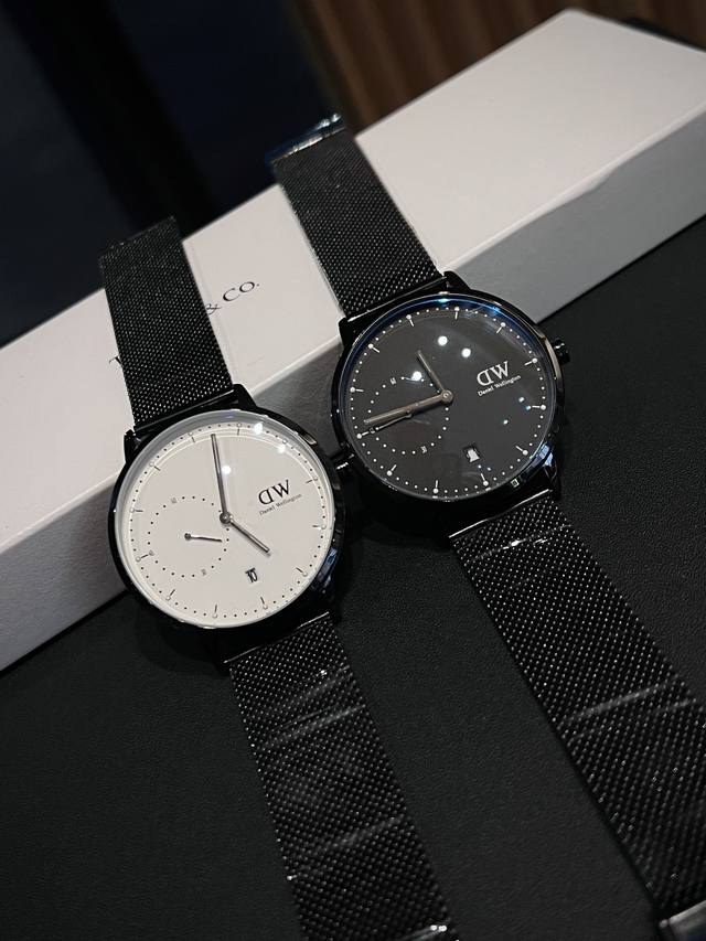 同价 DDD 最新最爆两针半 [害羞] 风靡全球 非你莫属 太阳的后裔同款 众多明星热爱 Daniel Wellington 丹尼尔.惠灵顿 Dw 时尚潮人热宠