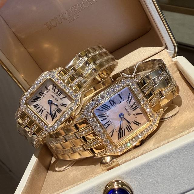 卡地亚复古山度士系列 DDD 中号尺寸：宽度26Mm长度36Mm DDD 小号尺寸：宽度21Mm长度28Mm DDD 进口石英机芯，316L精钢表壳表链。蓝晶石