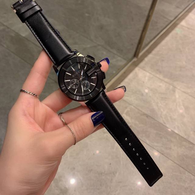 古驰 Gucci 创立于佛罗伦萨，是全球奢侈品品牌之一。316L精钢材质，以经典G框表壳技艺时尚的完美融合，超强矿物质水晶玻璃镜面，其独特的创意和革新，以及精湛