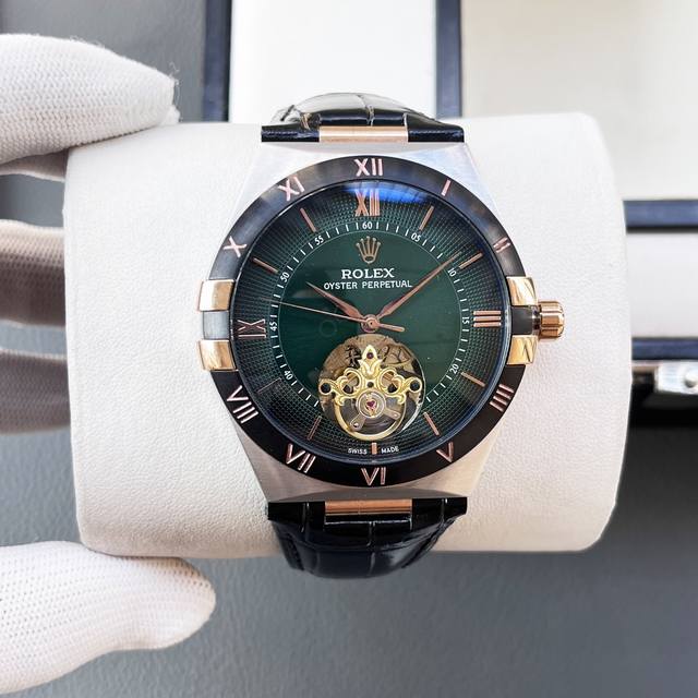 金920劳力士火爆新品 搭载全自动机械机芯 316精钢表壳 简约时尚 优雅尊贵 矿物质强化玻璃镜面 真牛皮表带 商务休闲 精致型男首选 直径40Mm 厚12Mm