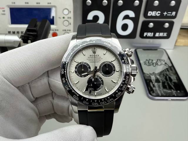 C厂126519水泥灰 DDD 其他部分 字钉 夜光 做的也很好 Ps:上面有讲到真品7750以后指针的管头更改为圆柱形 DDD