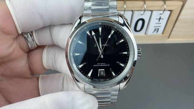 Vs全新新品 海馬系列 DDD Aqua Terra 米 全新尺寸38Mm ，黑色光漆表面，光亮打磨，不输劳力士的Omega经典新款，足够的简约外形，完美的性能
