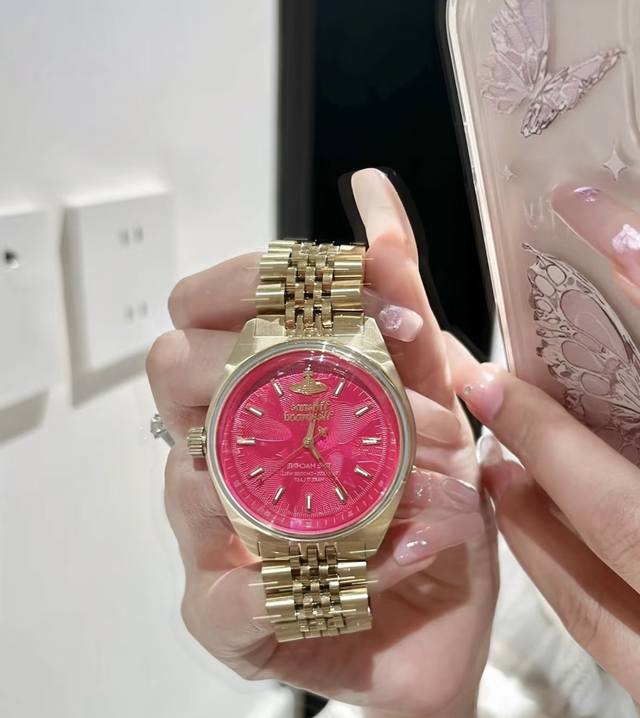 我不允许还有宝子没有这块火龙果！ DDD 被追着问链接的西太后神表！火龙果配色太绝 DDD 姐妹们，我最近挖到了一款超绝的女表，必须分享给你们！ DDD 就是V