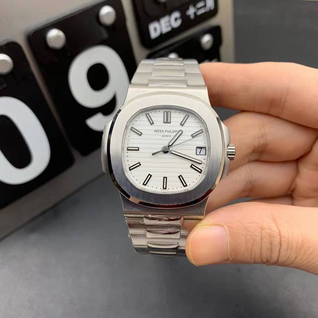 鹦鹉螺5711绿盘 41Mm 330机 DDD