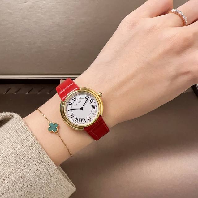 新款 牛货 Cartier Vendome 尺寸33Mm，刮不花玻璃，这款卡地亚旺多姆表的灵感来自于巴黎的旺多姆广场，6点钟位置的 Paris 是一个罕见的铭文
