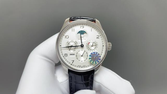 新品 万国葡萄牙系列万年历腕表，复刻界最复杂的腕表，所有功能同步原装，所有功能调节通过把头控制，搭配正一体机机芯！腕表摆幅28800节拍！品质保证 DDD 1