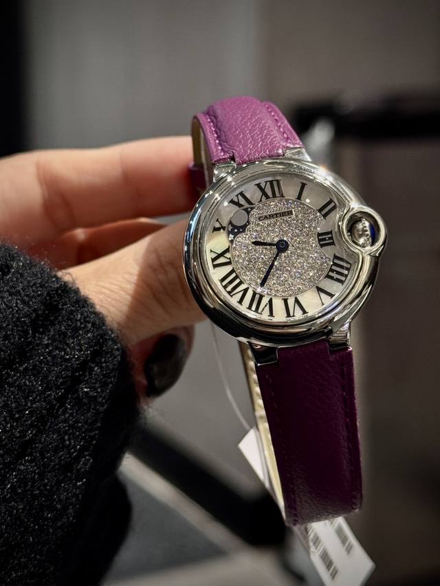 卡地亚 36Mm 瑞机 鱼眼玻璃 磨砂扣 匠心之作卡地亚蓝气球，精致33Mm石英腕表，传统三针设计 星空运转 时间流淌 特殊工艺镶钻，个性 完美 搭配鱼眼玻璃运