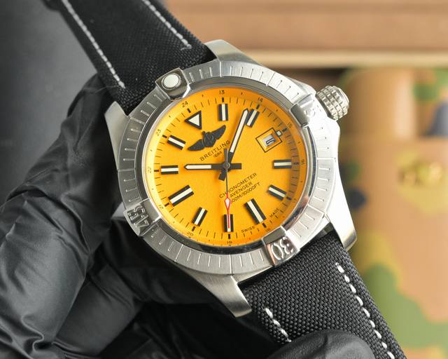 白壳 黑壳 百年灵 Breitling 复仇者系列 全自动机械 43*13Mm 拱桥强化玻璃 泰国橡树胶带 军用帆布表带 原装针扣 复仇者黑鸟侦察机 承载着改变