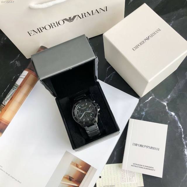 阿玛尼Armani男表 型号：Ar11363 表镜：矿物质强化玻璃 表带：精钢 尺寸：43*12Mm 通体黑色很有暗夜骑士的气场，不会太张扬，很容易驾驭，也是新
