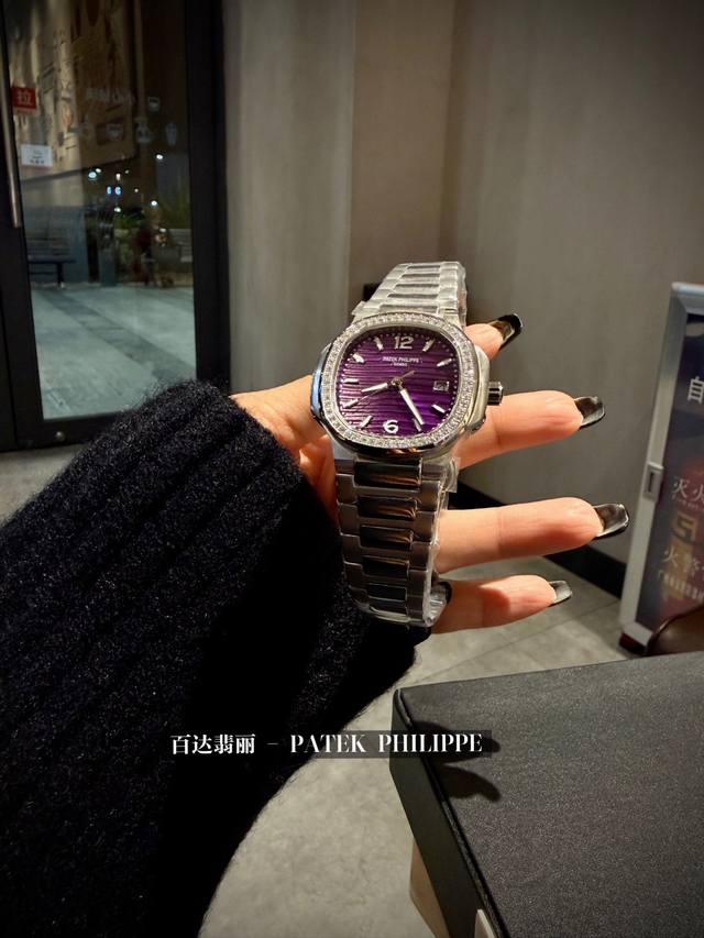 白 金 钻圈30 人间小富婆得选择 时尚优雅女士鹦鹉螺7118系列。 这绝对是百达斐丽的毕业款啦 小红书刷不完的种草 简约素净 佩戴起来非常素雅大气 女神必备款