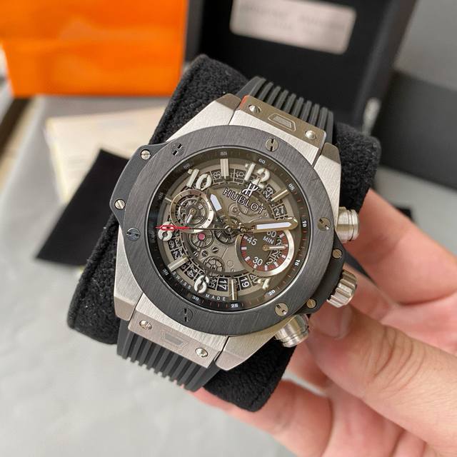 白壳 ，玫20。恒宝 Hublot精品男士腕表，劲爆镂空设计，技艺精湛，独具匠心，尊贵大气，绅士风范。采用全自动机械机芯，顶级316精钢表壳，天然橡胶表带，矿物