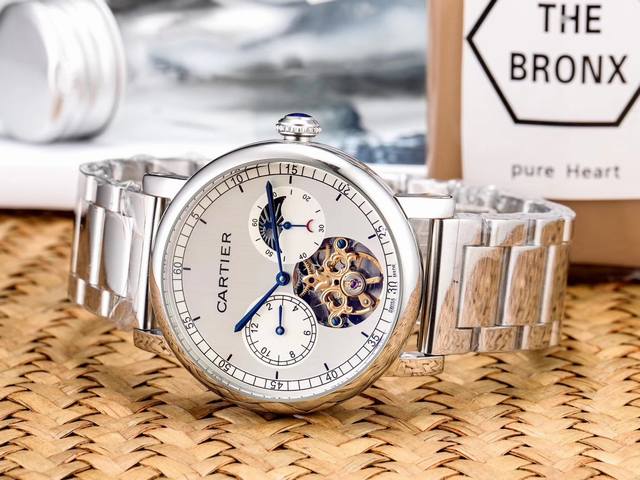 白壳 玫 钢带20卡地亚--Cartier 男士腕表 飞轮精选，热卖全城 全自动机械机芯 316L精钢表壳 真皮表带 矿物强化玻璃镜面 尺寸：直径42Mm 厚度