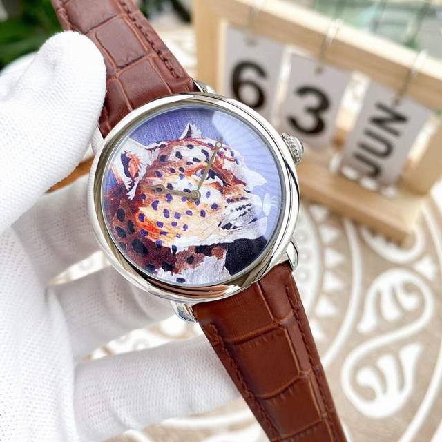 白壳 玫壳 钢20镶钻40 卡地亚-Cartier 精品男士腕表，尊贵大气，绅士风范，卓越品质，热卖全城。采用全自动机械机芯，顶级316精钢表壳，进口小牛皮表带