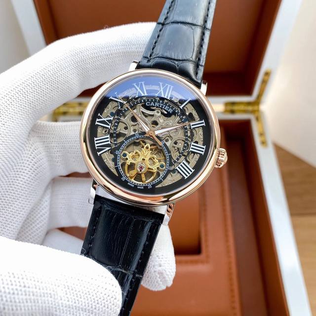 白壳 玫 钢20 品牌 卡地亚--Cartier 类型 男士腕表 机芯 全自动机械机芯 材质 316L精钢表壳 表带 真皮表带 钢带 可选 表镜 矿物强化玻璃镜