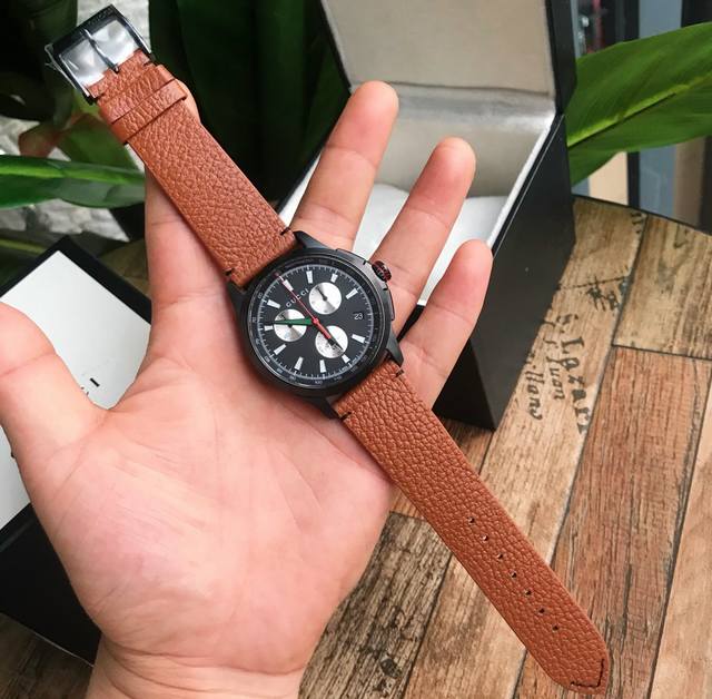 原盒:30 原单古驰gucci小蜜蜂，六针石英男表，原装瑞士石英机芯，蓝宝石水晶玻璃，Ip黑离子电镀，防水50米，尺寸：43Mm