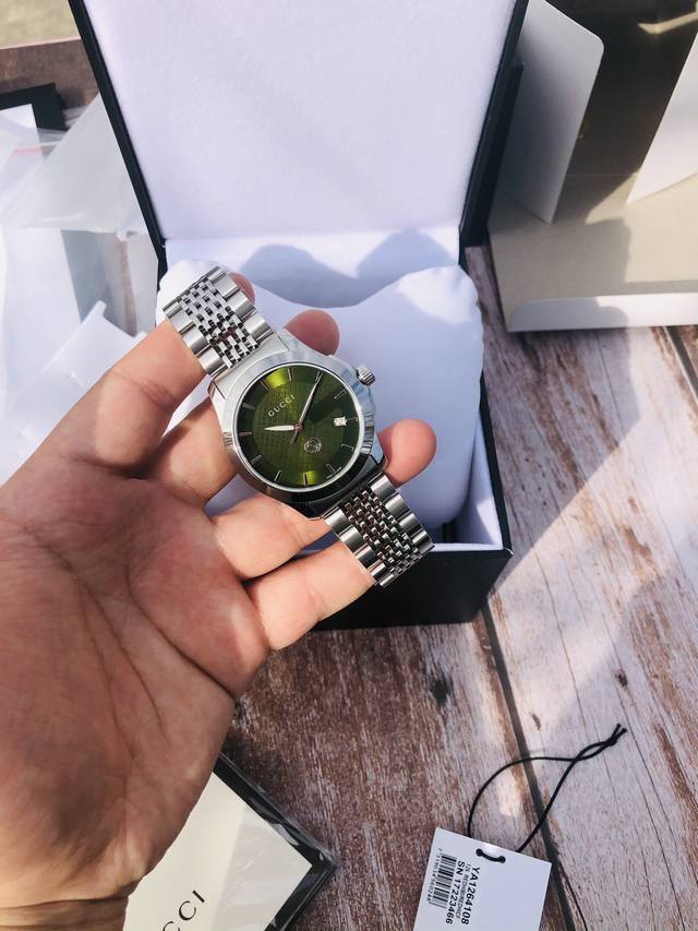 原盒:30 古驰九珠带石英男表，蓝宝石玻璃，原装瑞士机芯，316L精钢，全套包装！欢迎下单！