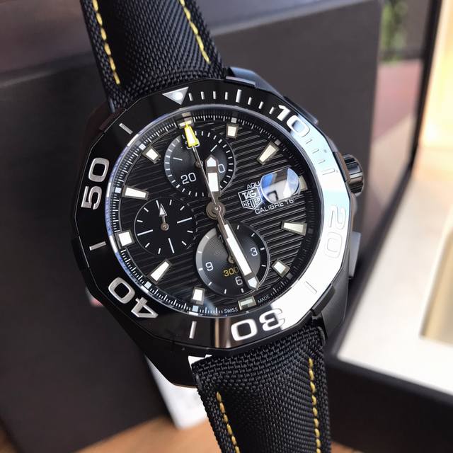 可以订做专柜查验码 批: 原盒:50 新款高颜值已上线！Original Tagheuer 泰格豪雅 竞潜300系列计时机械表，搭载原装original Eta