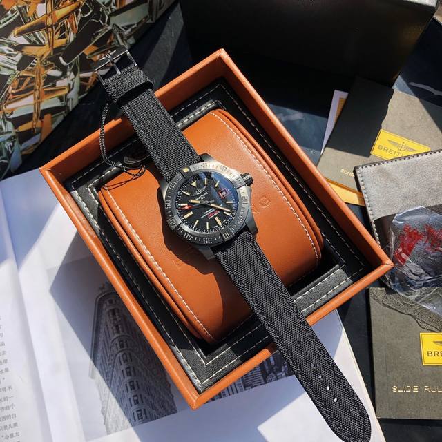 全套包装 细节满分，300M防水，百年灵经典复仇者系列，它有个响亮的名字：黑鸟侦察机，表盘尺寸44Mm，最吸引人的当属它的外壳，深枪色的壳套镀层采用真空离子电镀