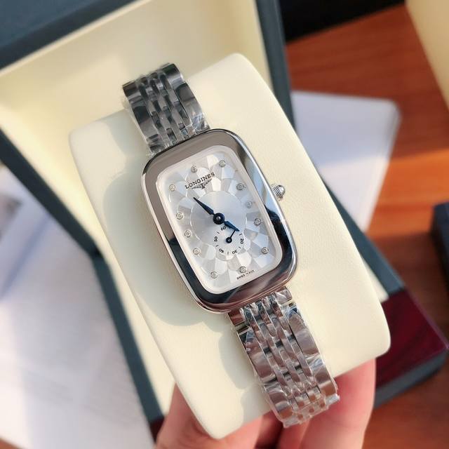 独家货源！超级大牌经典不败的浪琴马术系列-休闲时尚女士石英腕表，浪琴马术体现了以飞翼沙漏标志而闻名于世的浪琴品牌最古老的制造美学，独特设计的表壳以超薄侧影铸就永