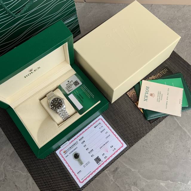 三码合一扫描二维码即可入网查阅配置信息 劳力士rolex女款蚝式日志型腕表！年度最火的粉色字面表盘，镶嵌10颗vs级别天然真钻时标！每一块表都中国gtc权威机构