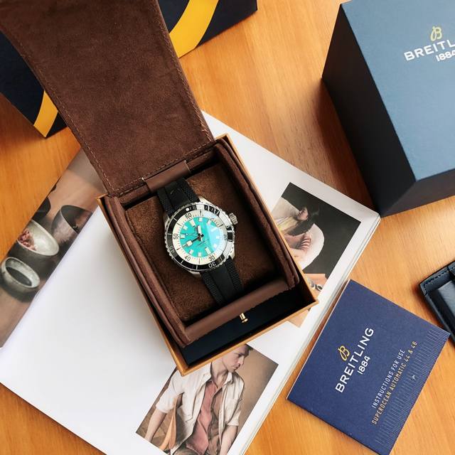 最新到货！批 百年灵超级海洋系列 极致的美感和霸气 ！！！高亮陶瓷圈口、电镀刻标 、严格要求按原厂工艺执行 立体感极强的logo和极致的线条感 带来视觉上的享受