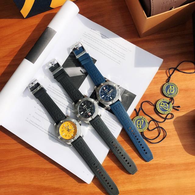 全套包装 百年灵复仇者系列！腕表配备刚劲有力的精钢表壳，表径尺寸45毫米，防水性能达3000米 搭载经瑞士官方天文台认证 Cosc 的自动上弦机芯，完美展现了挑