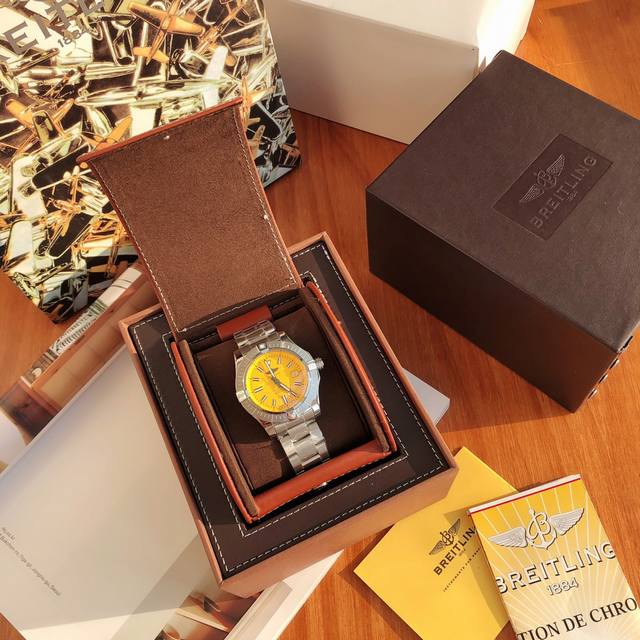 配全套包装 该款百年灵复仇者腕表配备刚劲有力的精钢表壳，表径尺寸45毫米，防水性能达3000米 搭载经瑞士官方天文台认证 Cosc 的自动上弦机芯，完美展现了挑